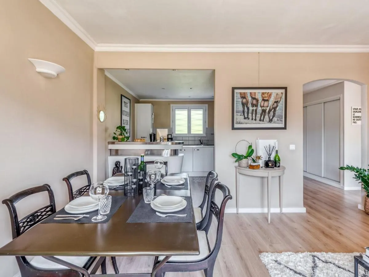 Apartment Le Val Riant By Interhome Cannes